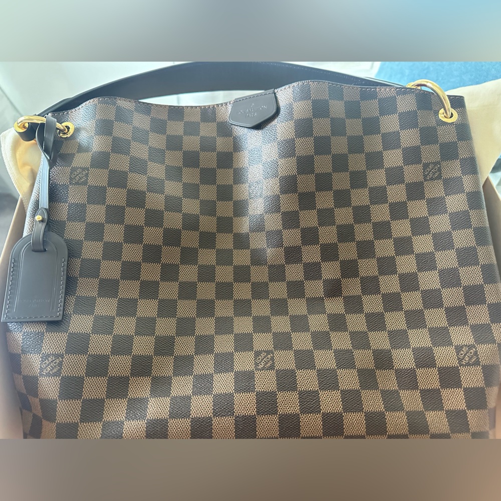 Louis Vuitton Graceful MM in excellent condition. Only worn a few times.